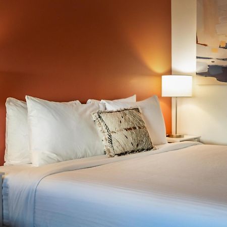Okanagan Lakefront Resort ペンティクトン エクステリア 写真