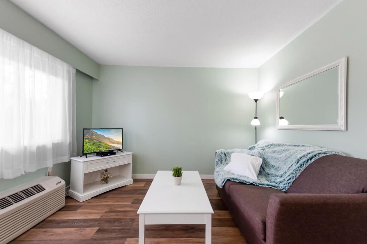 Okanagan Lakefront Resort ペンティクトン エクステリア 写真