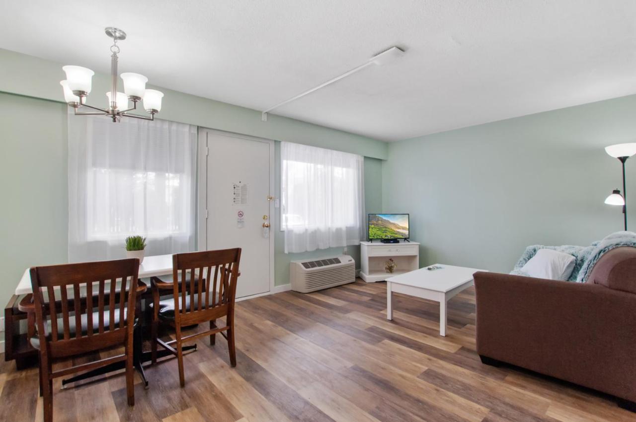 Okanagan Lakefront Resort ペンティクトン エクステリア 写真