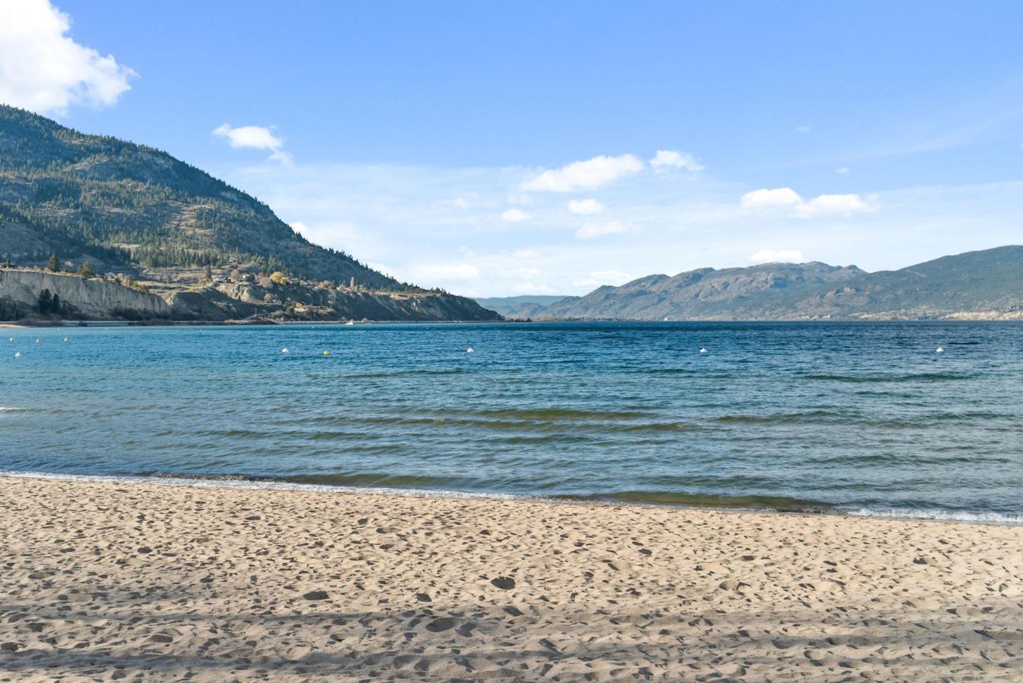 Okanagan Lakefront Resort ペンティクトン エクステリア 写真